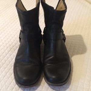 Frye bootie